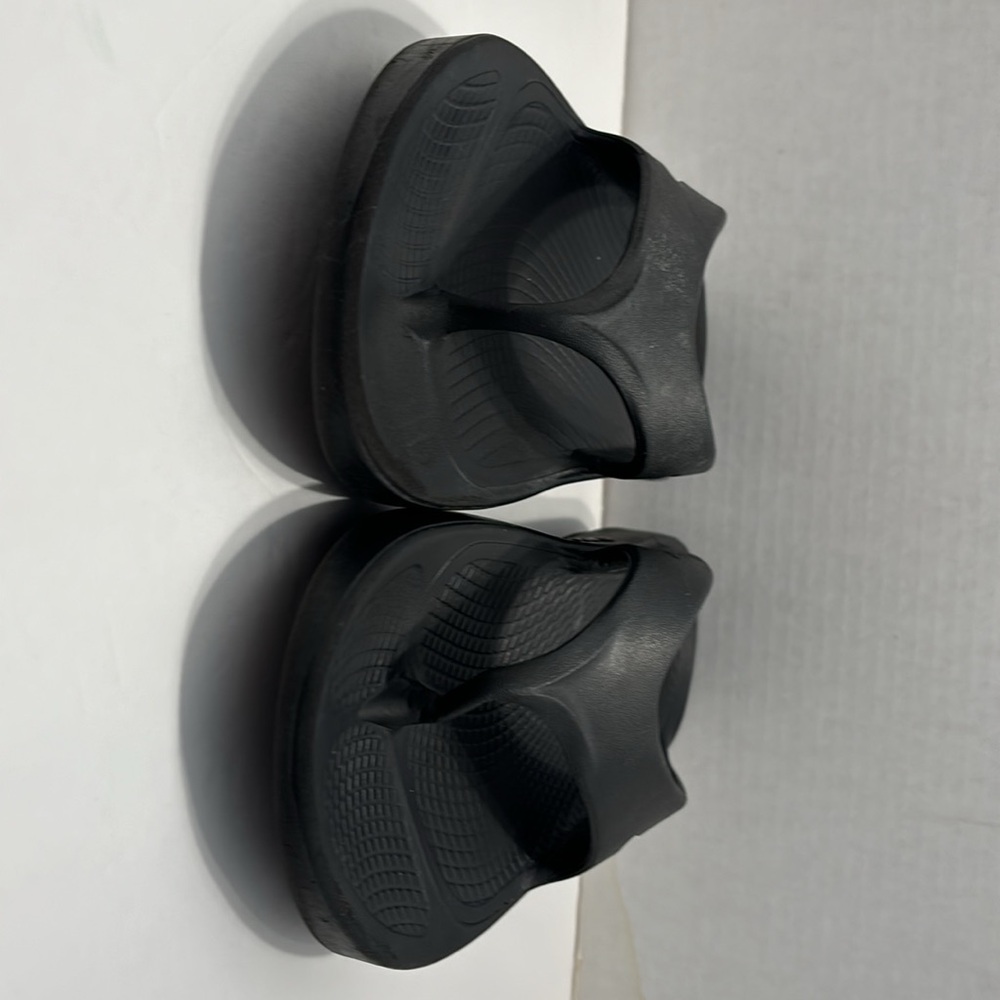 Oofos original black thong sandal - Picture 3 of 10